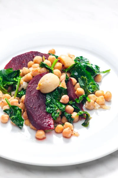 Ensalada Con Remolacha Roja Espinacas Garbanzos — Foto de Stock