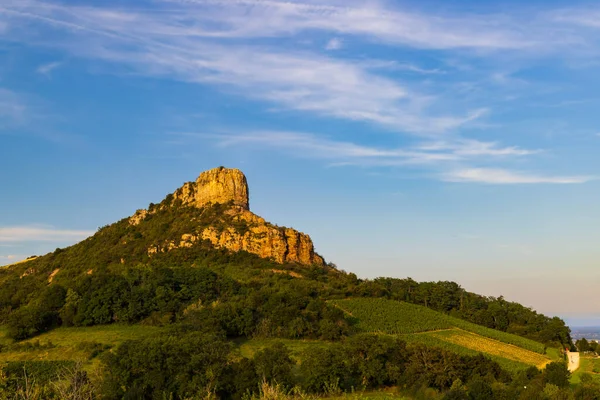 Roca Solutre Con Viñedos Borgoña Solutre Pouilly Francia — Foto de Stock