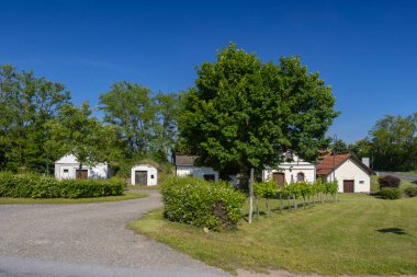 Ungerndorf, Aşağı Avusturya 'da geleneksel şarap mahzenleri sokağı (kellergasse)