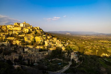 Provence, Luberon, Vaucluse, Fransa 'daki Gordes küçük ortaçağ kasabası