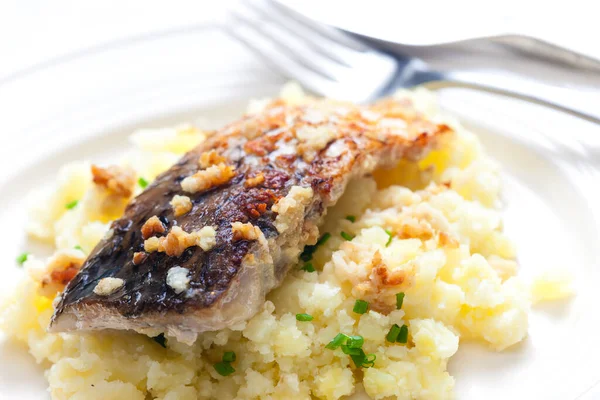 Grilled Carp Garlic Served Mashed Potatoes — Zdjęcie stockowe