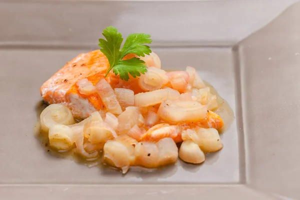 Salmon Fillet Shallot Sauce — Zdjęcie stockowe