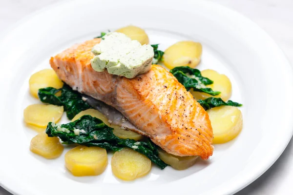 Baked Salmon Spinach Leaves Potatoes — 图库照片