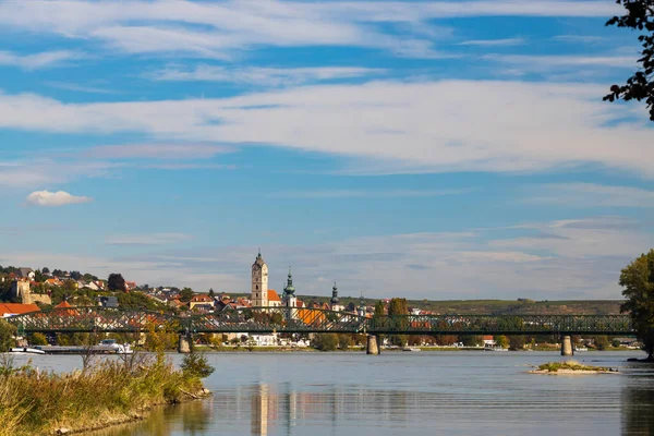 Kremsin Vanha Kaupunki Tonavalla Itävalta — kuvapankkivalokuva
