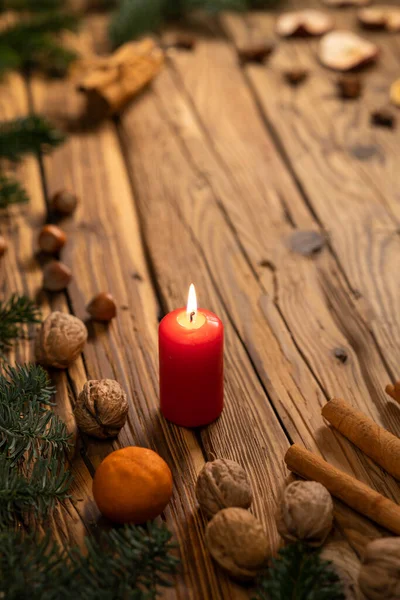 Tradycyjne Czeskie Święta Bożego Narodzenia Dekoracji Drewna Gałązką Świeca Jabłko — Zdjęcie stockowe