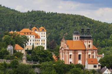 Valec 'teki kale ve kilise, Batı Bohemya, Çek Cumhuriyeti