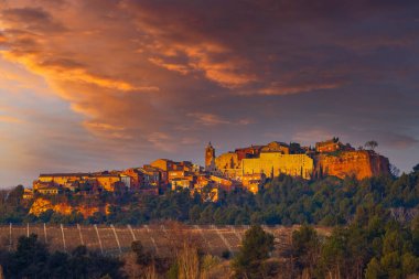 Tarihi Ocher köyü Roussillon, Provence, Luberon, Vaucluse, Fransa