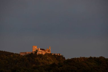 Batı Slovakya 'da Cachtice harabeleri