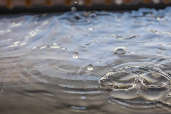 Gocciolamento Acqua Alla Superficie Dell Acqua — Foto Stock