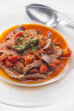 Domatesli böbrek yahnisi.