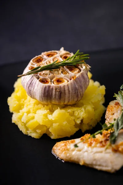 Filete Bacalao Con Cuscús Ajo Asado — Foto de Stock