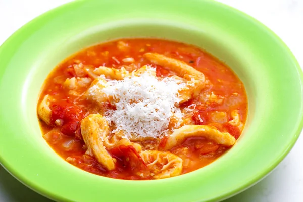 Kutteln Und Tomatensuppe Mit Parmesan — Stockfoto