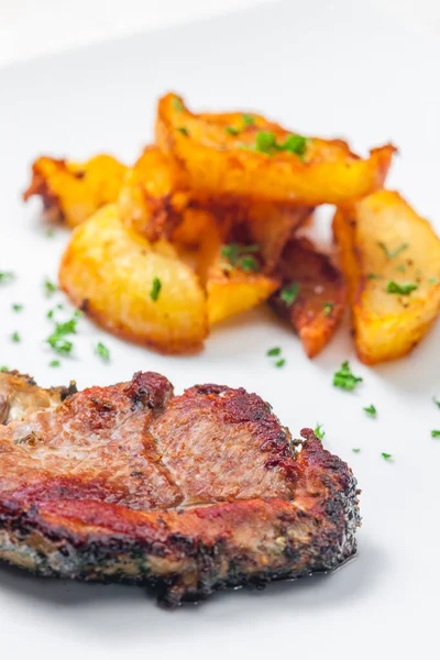 Bife Porco Com Batatas Fritas — Fotografia de Stock