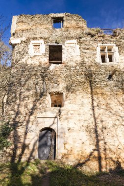 Çek Cumhuriyeti 'nin Lukov, Znojmo bölgesi yakınlarındaki Novy Hradek kalesinin kalıntıları