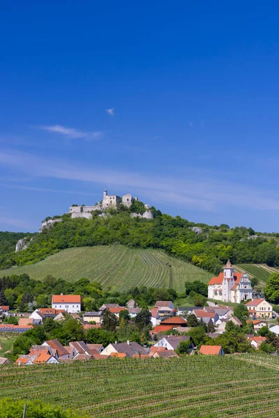 Falkenstein Ruiner Och Stad Med Vingård Niederösterreich Österrike — Stockfoto