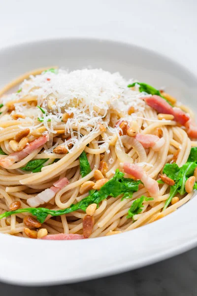 Spaghetti Spinach Bacon Kernels — Zdjęcie stockowe