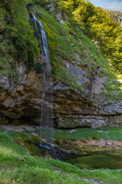 Водопад Гориуда Fontanon Goriuda Провинция Удине Италия — стоковое фото