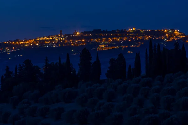 トスカーナ イタリアの夜の時間でVolterra — ストック写真