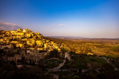 Provence, Luberon, Vaucluse, Fransa 'daki Gordes küçük ortaçağ kasabası