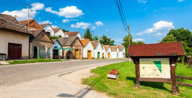 Macaristan, Villanykovesd 'de şarap mahzenleri