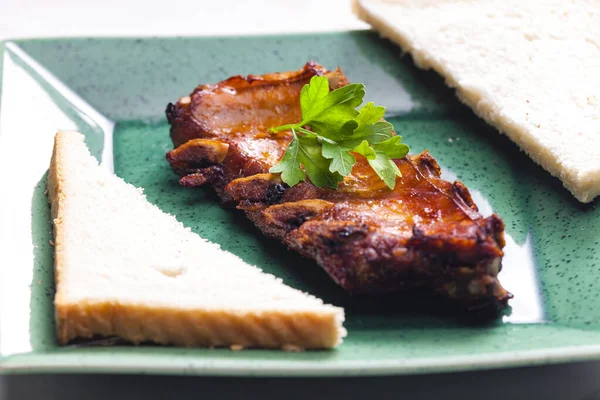Marinated Grilled Ribs Served Toast Bread — Stock Photo, Image