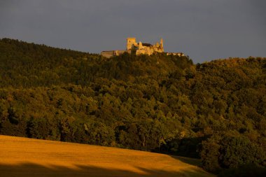 Batı Slovakya 'da Cachtice harabeleri
