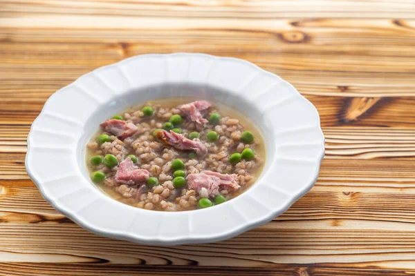 Gerookt Vlees Met Gries Groene Erwten — Stockfoto