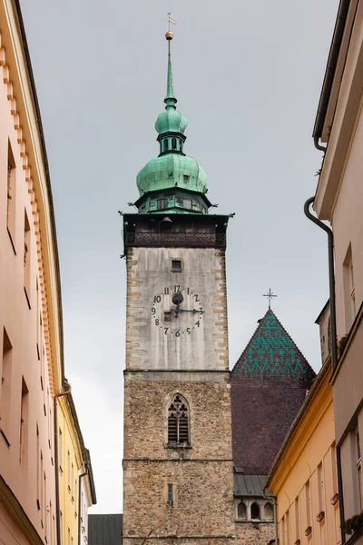 チェコ共和国ジフラヴァのサン ジェームズ教会 — ストック写真