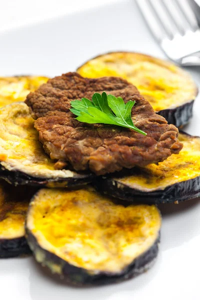 Carne Farinha Rosca Com Beringela Grelhada — Fotografia de Stock