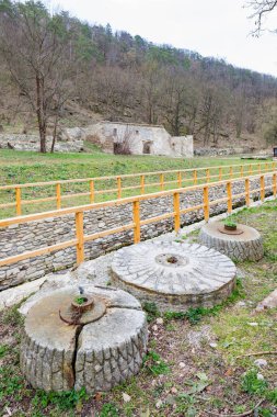 Çek Cumhuriyeti, Znojmo Bölgesi, Dyje Vadisi 'ndeki eski kağıt fabrikası.