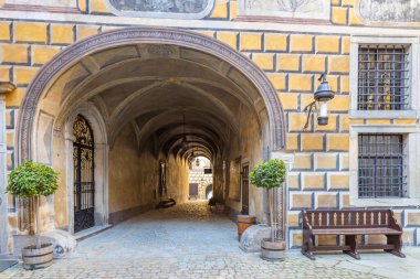Cesky Krumlov 'da kaleden halka açık geçiş