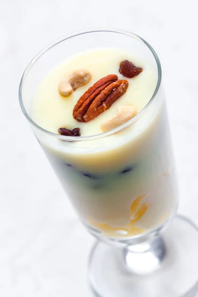 Vanilkový Pudink Ořechy Rozinkami Sklenici — Stock fotografie