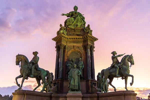 Άγαλμα Της Αυτοκράτειρας Μαρίας Τερέζας Βιέννη Αυστρία — Φωτογραφία Αρχείου