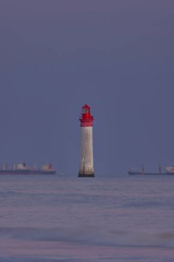Ile de Re yakınlarındaki Phare de Chauvea gemileriyle La Rochelle, Pays de la Loire, Fransa