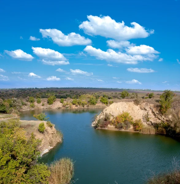 Lake on nice day — Stock Photo, Image