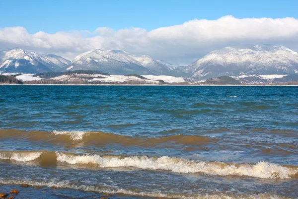 Mountain lake in winter time — Stock Photo, Image