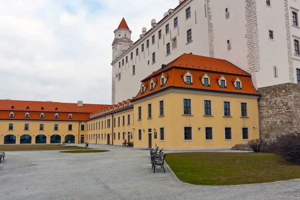 Vanha linna Bratislavassa — kuvapankkivalokuva