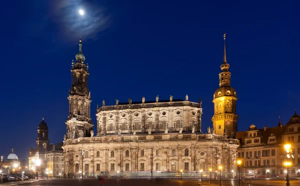 Nigt scen med slottet i dresden — Stockfoto