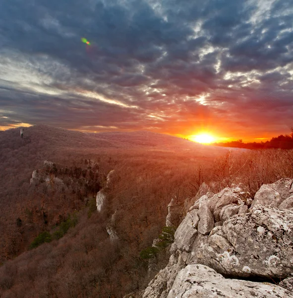 Puesta de sol en montañas — Foto de Stock