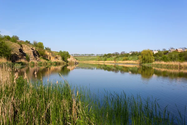 Letniej sceny na rzece — Zdjęcie stockowe