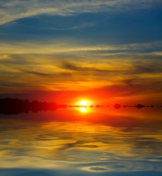 Puesta de sol en el lago — Foto de Stock