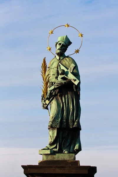 Escultura en el puente de Karluv en Praga —  Fotos de Stock