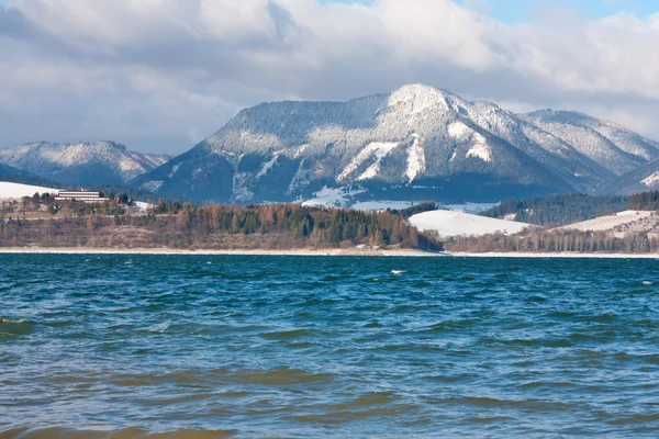 Gran lago en las montañas de Tatra —  Fotos de Stock