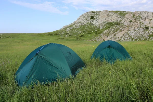 Tentes de touristes en montagne — Photo