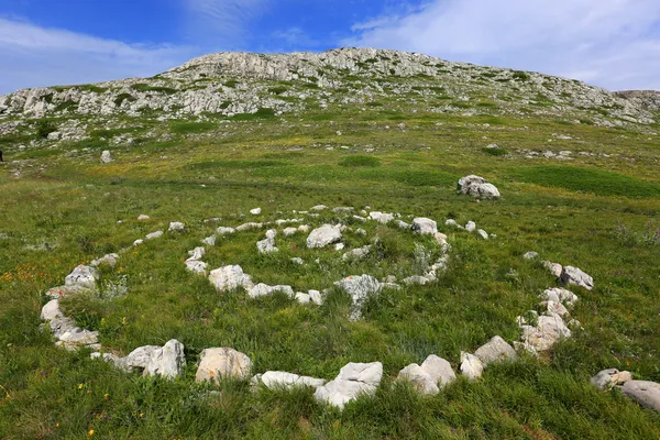 Círculos de piedra en las montañas — Foto de Stock