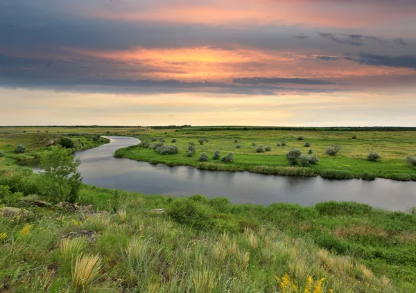 Rivier in steppe — Stockfoto