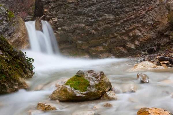 Pequena cachoeira — Fotografia de Stock