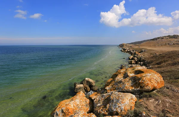 Pierres sur la côte maritime — Photo