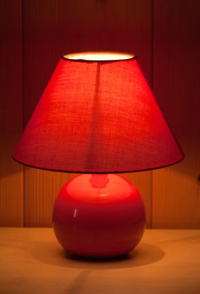 Vörös asztali lámpa — Stock Fotó
