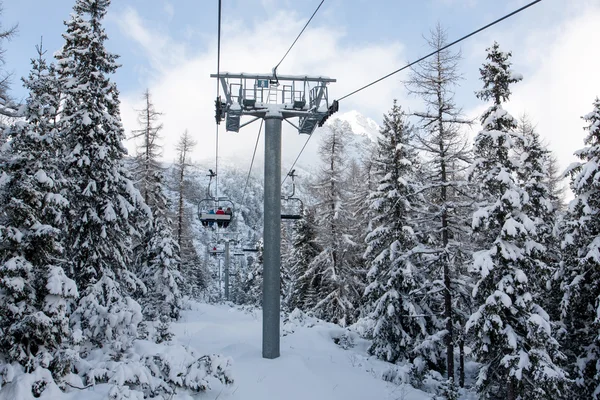 Ski chair lift — Stock Photo, Image